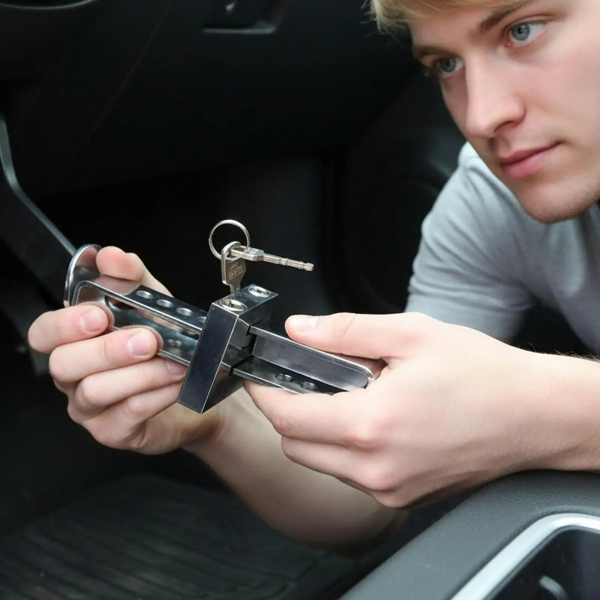TRABA PEDAL  ANTIRROBO AUTOMÓVIL